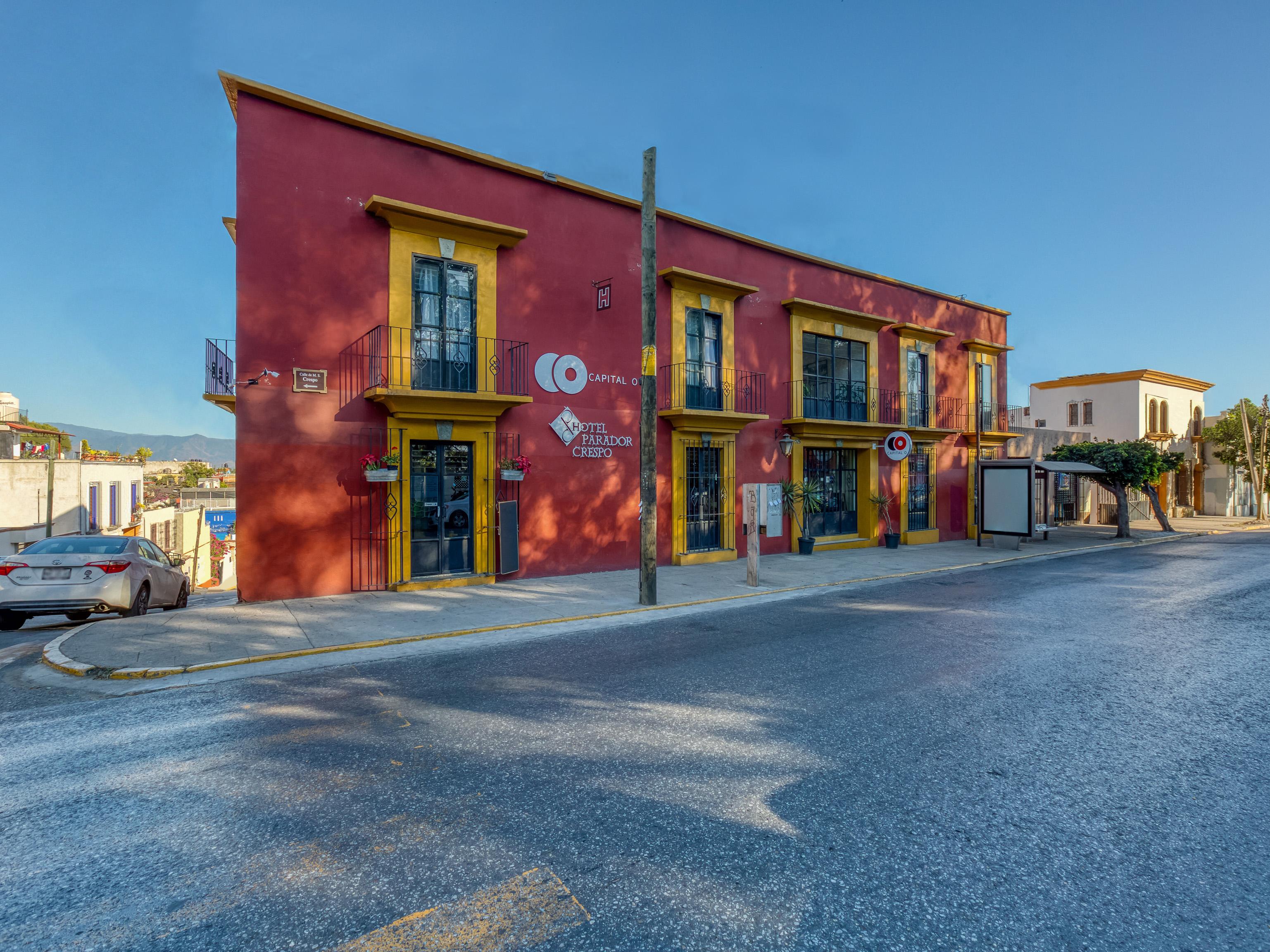 Capital O Parador Crespo Hotel, Hotel