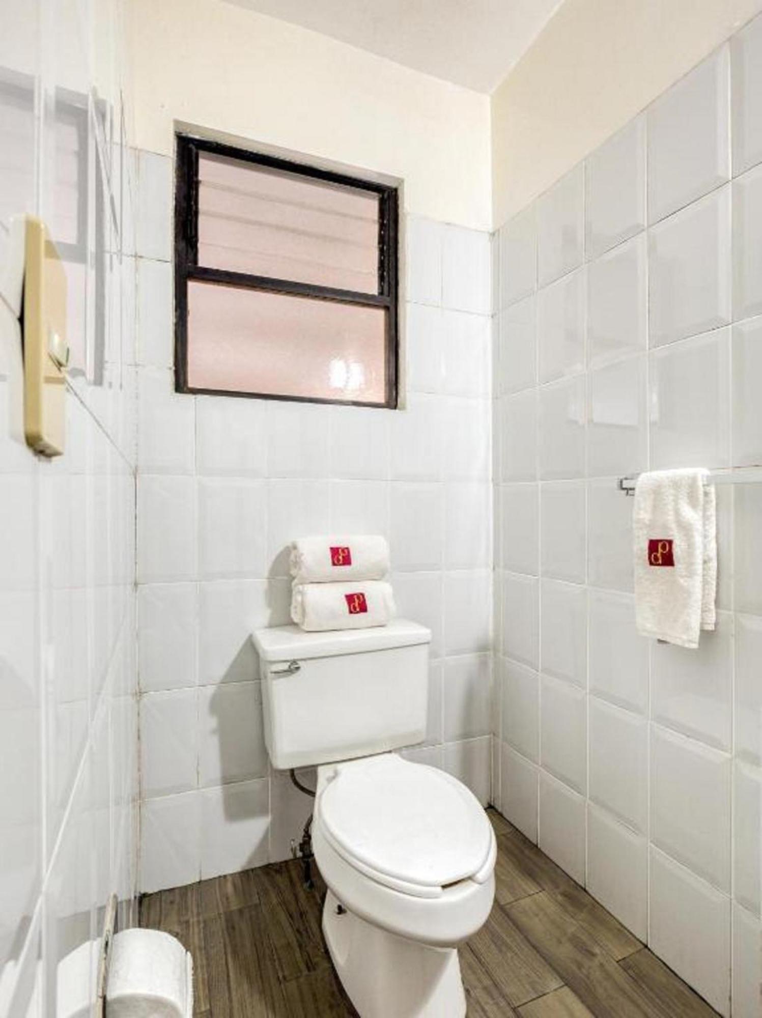 Capital O Crespo Hotel, Hotel 4*