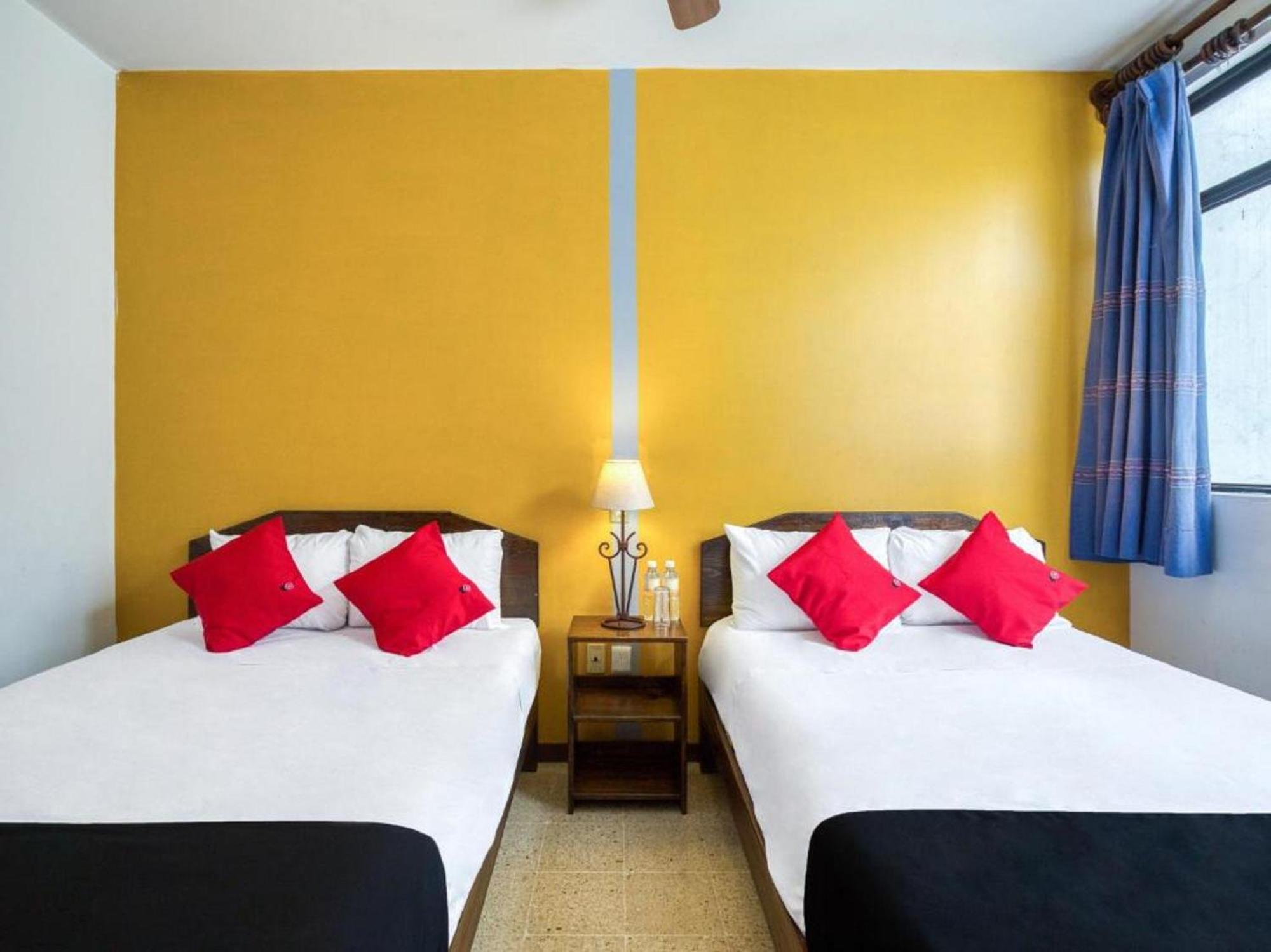 Hotel Capital O Crespo Hotel, 4*
