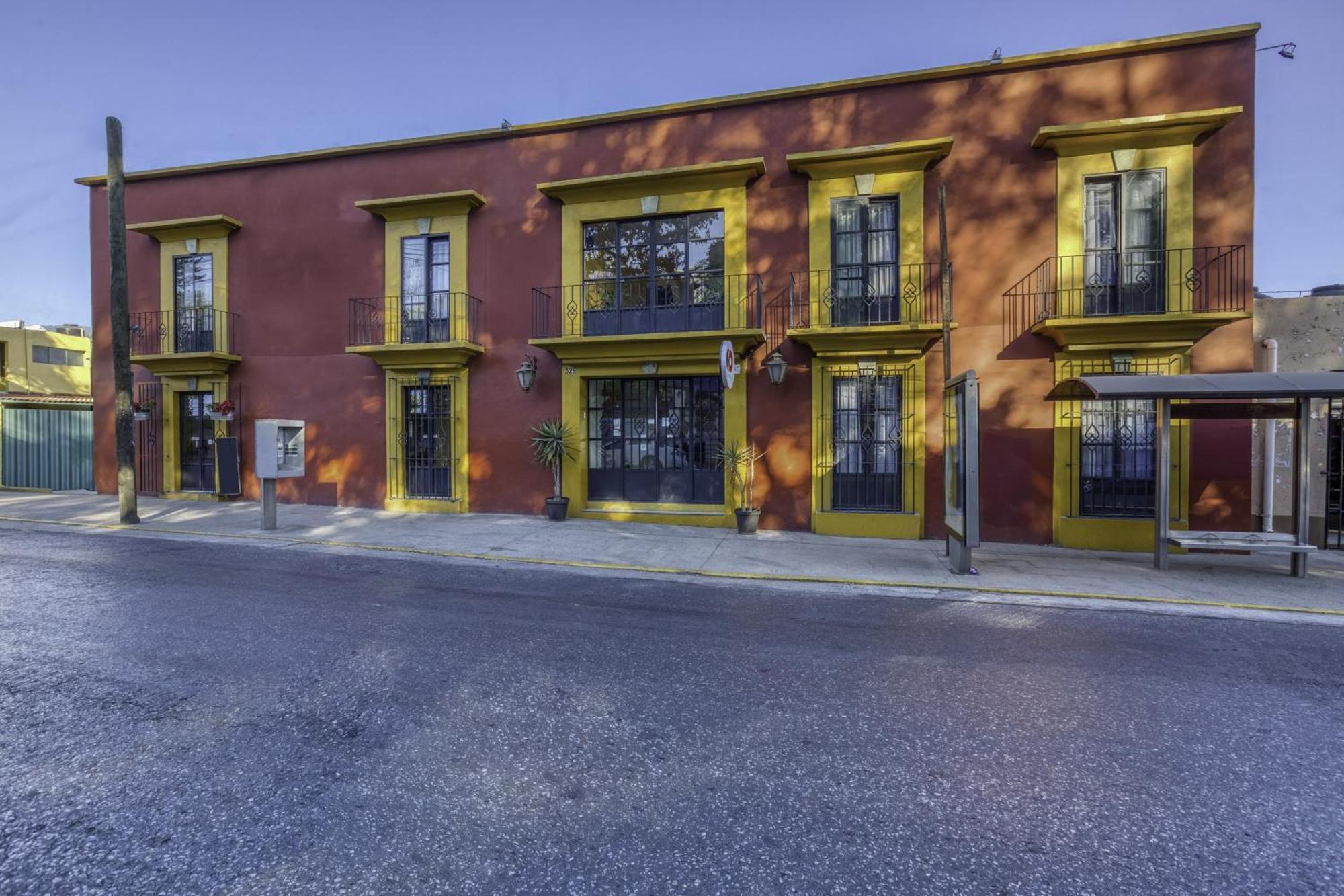 Hotel Capital O Crespo Hotel, 4*