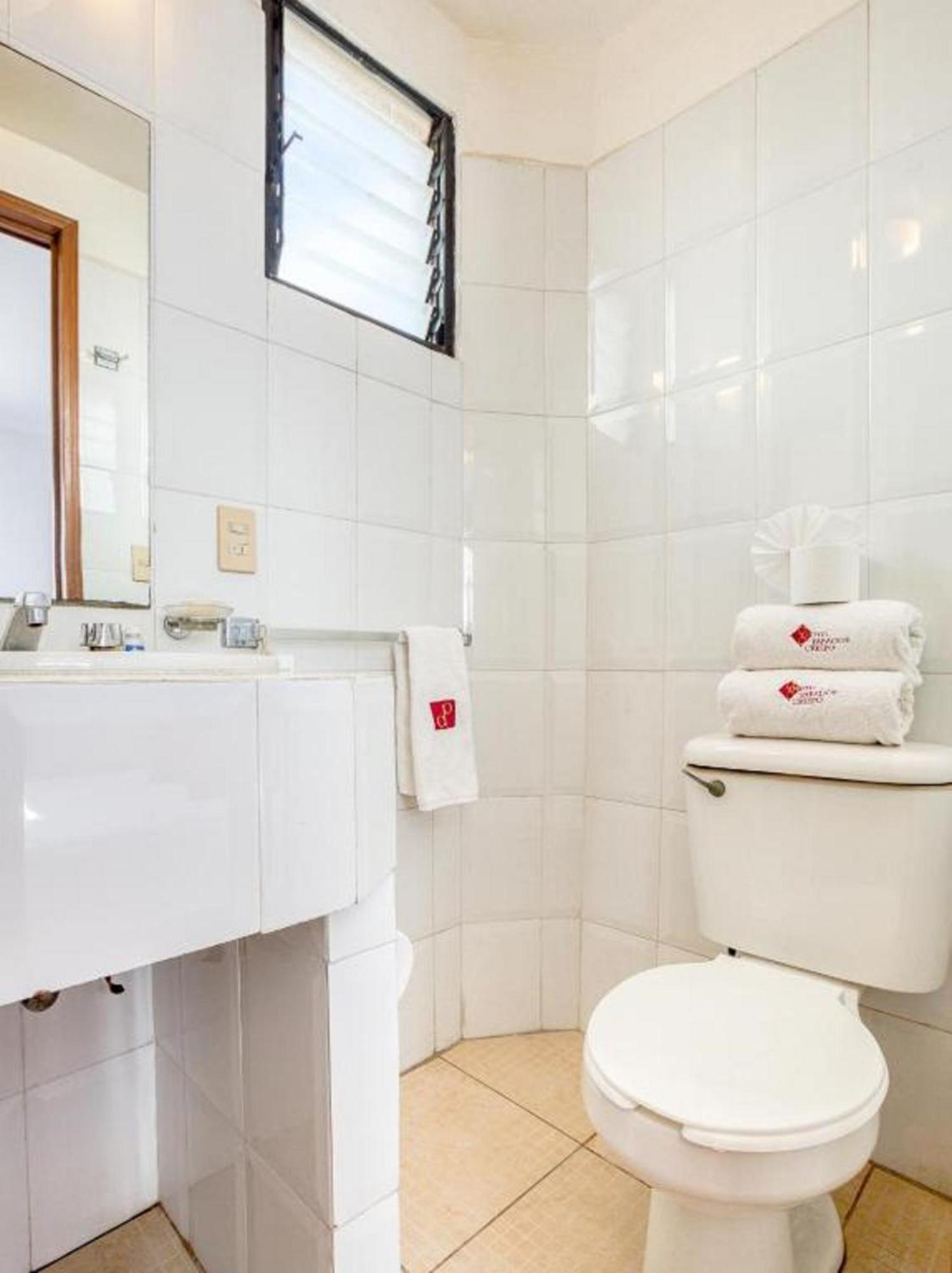 Capital O Crespo Hotel, 4*