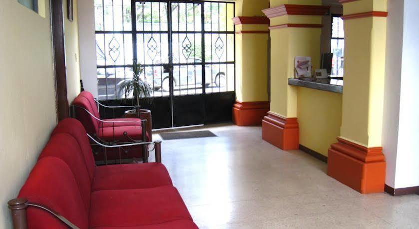 Capital O Crespo Hotel, Hotel 4*