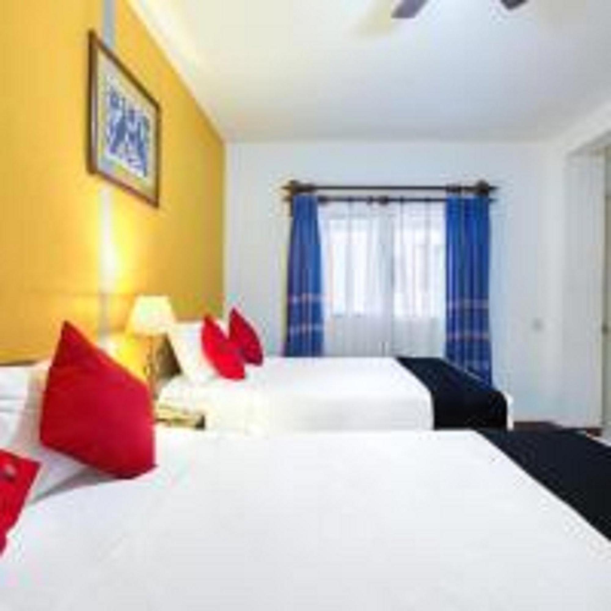 Hotel Capital O Crespo Hotel, 4*