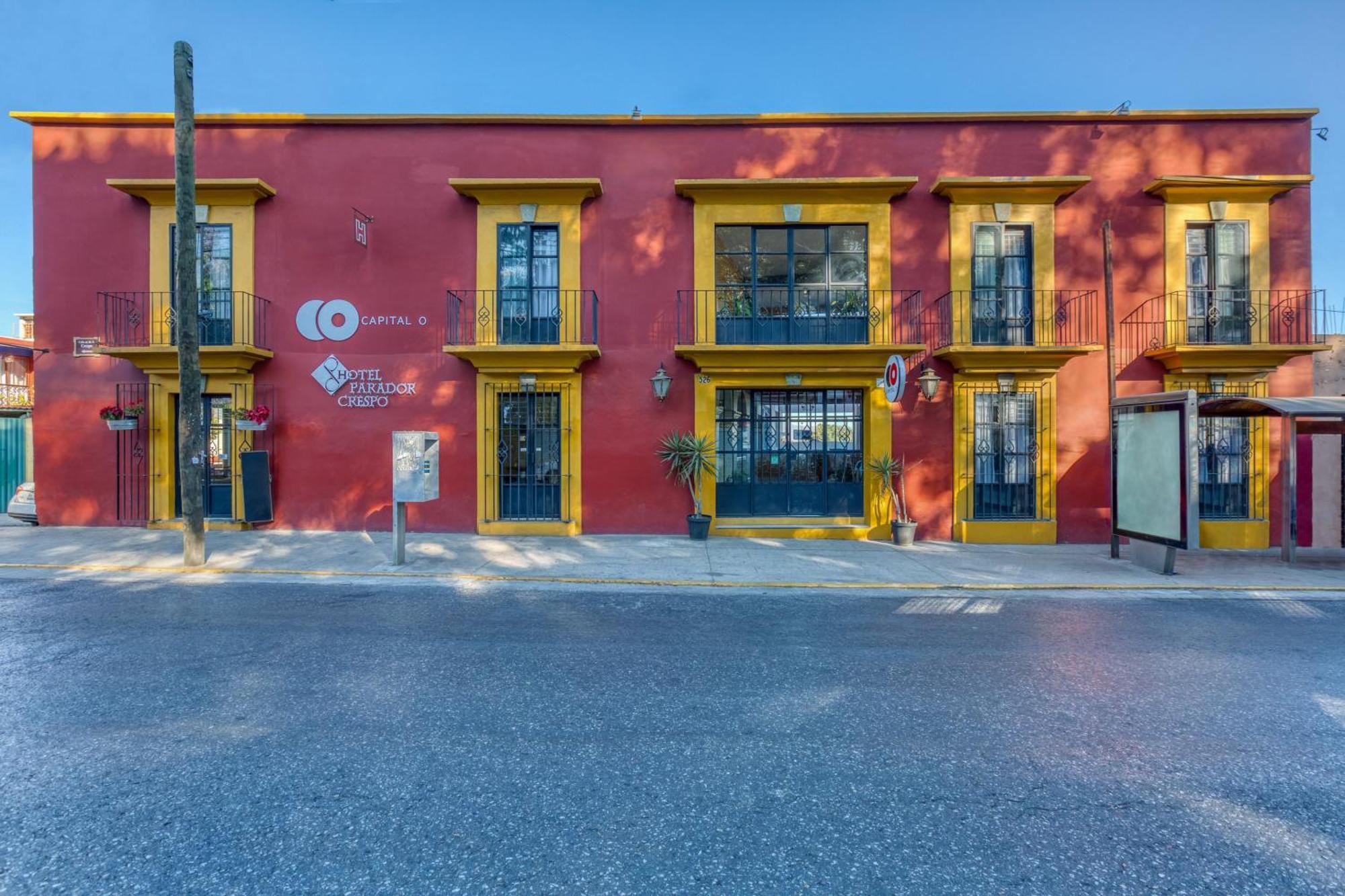 Capital O Crespo Hotel, Hotel