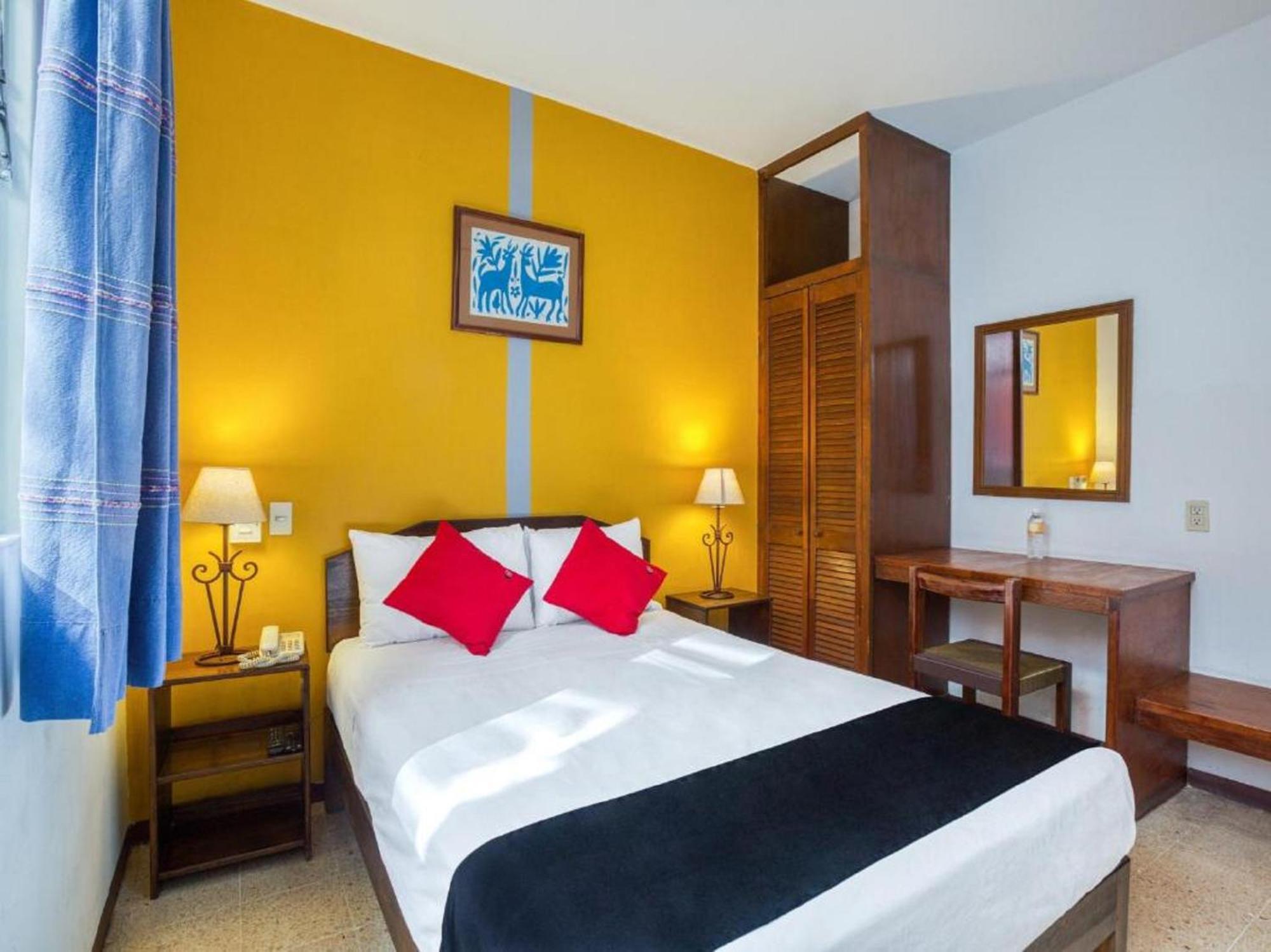 Capital O Crespo Hotel, Hotel 4*