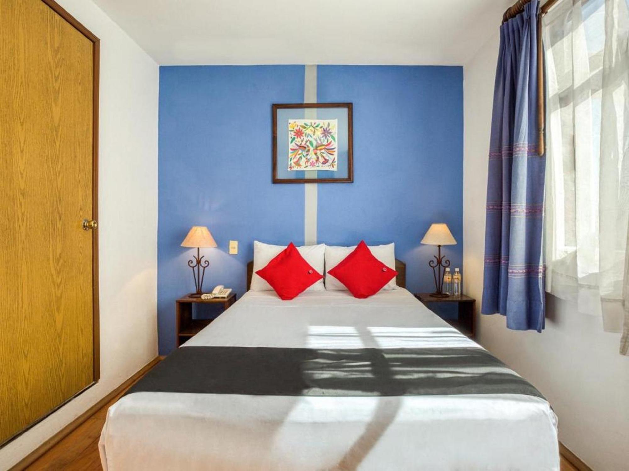 Capital O Crespo Hotel,