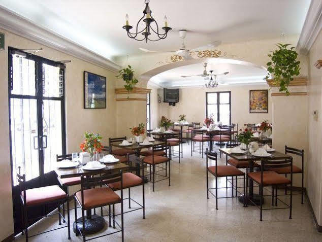 Capital O Crespo Hotel, Hotel